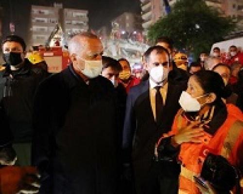  عکس/ بازدید اردوغان از مناطق زلزله زده