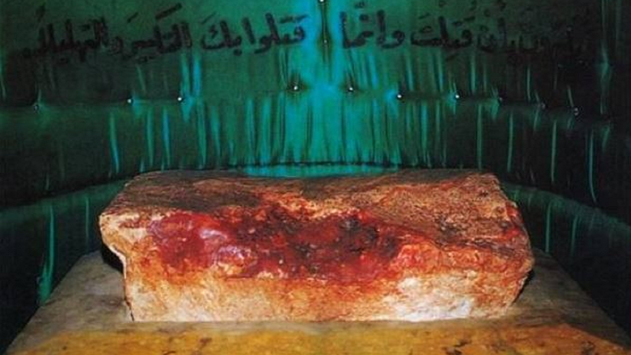  رونمایی از سنگ میزبان سر مبارک سیدالشهدا (ع) 