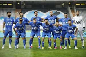 هواداران استقلال از فکری قهرمانی می‌خواهند