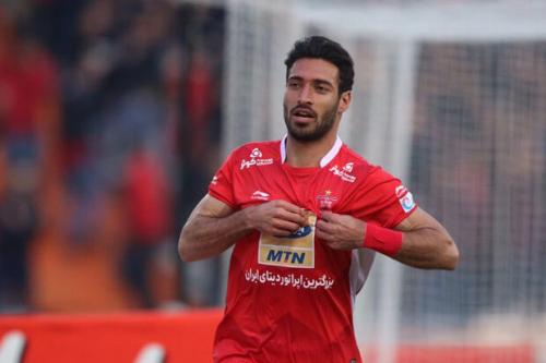 پرسپولیس منتظر حضور مدافع جنجالی در ایران