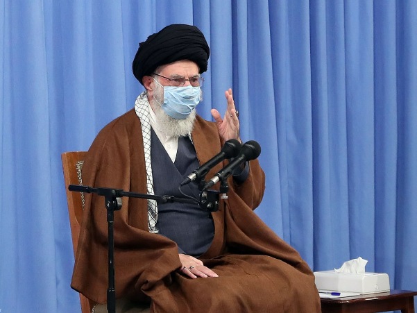 باید بنا را بر این بگذاریم که گشایشی از خارج انجام نخواهد شد / ما مسیر رفع تحریم را یک بار امتحان و چند سال مذاکره کردیم اما به نتیجه‌ای نرسید