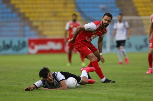 تساوی پرسپولیس و نفت در نیمه نخست