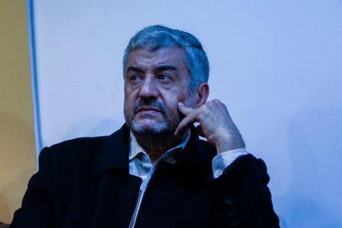 بازدید فرمانده کل سپاه از غرفه حامیان ولایت در نمایشگاه+عکس