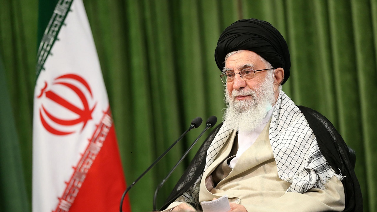 #لبیک_یا_خامنه_ای تا پرچم به دست توست خاطرمان آسوده است