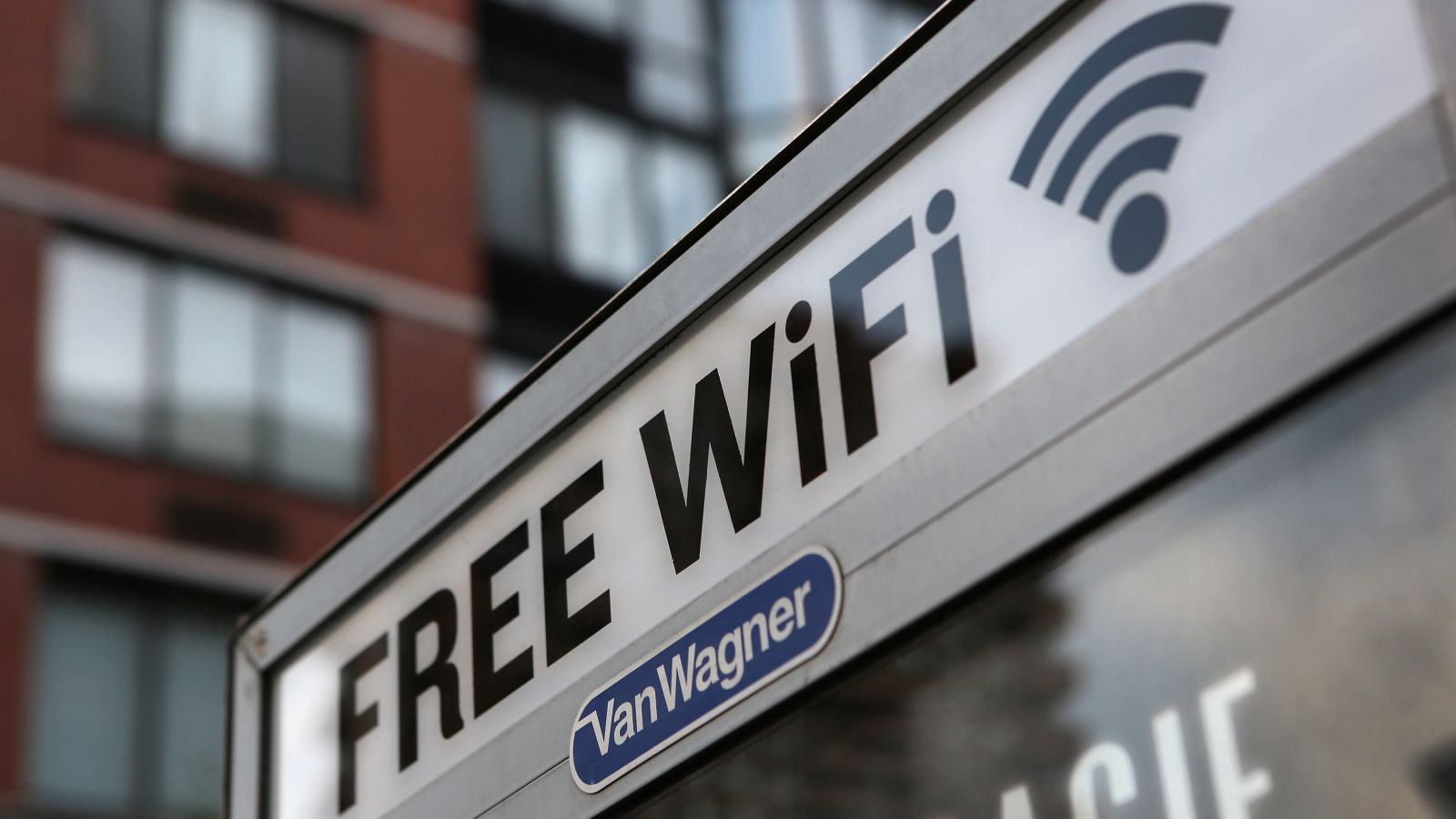 اینفوگرافی /خطرات امواج WI-FI در منزل