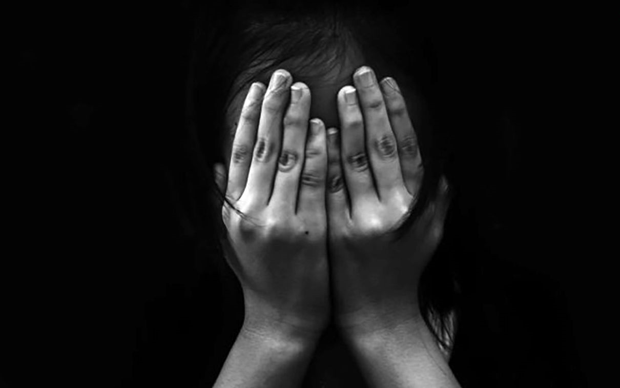 وحشت یک زن از دیدن موجودی که آویزان بود + عکس 