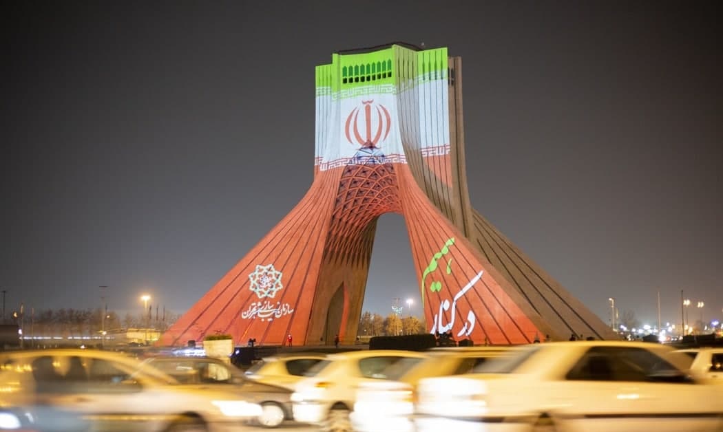 نقش اتحاد و همبستگی بر برج آزادی