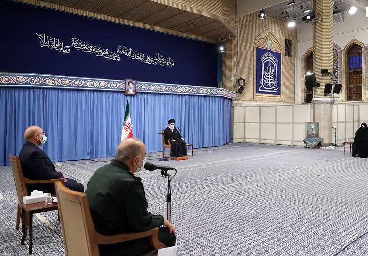 عکس/ دیدار دست‌اندرکاران مراسم سالگرد شهید سلیمانی با رهبر انقلاب