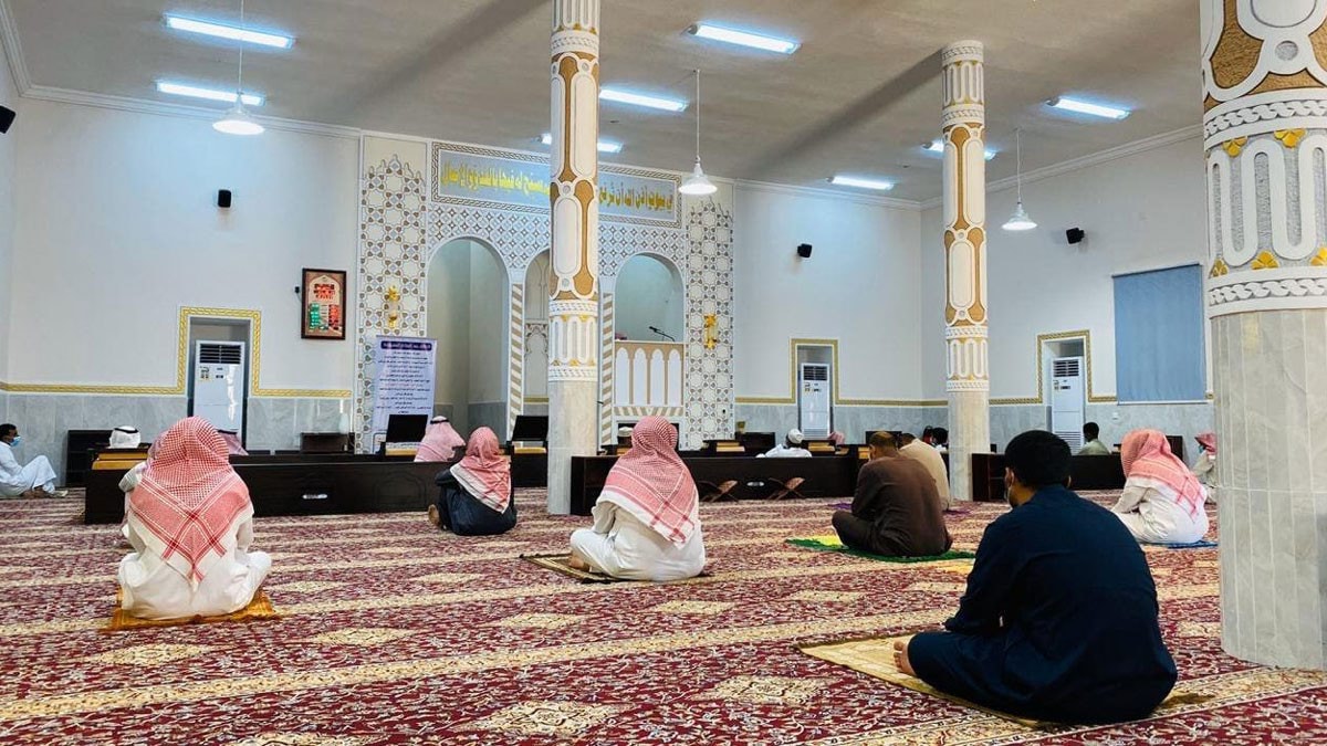 برکناری بیش از ۱۰۰ امام جماعت در عربستان