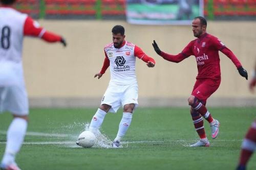 باخت پرسپولیس به نساجی در نیمه نخست