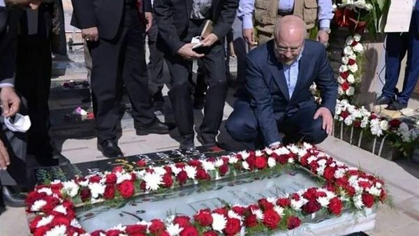 حضور رئیس مجلس در مزار شهید سردار سلیمانی
