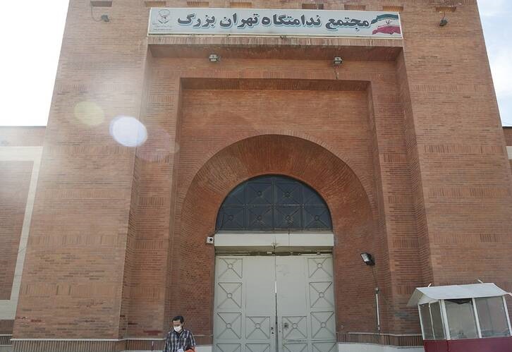 عکس/ آزادی ۱۷ زندانی جرائم مالی توسط خیرین