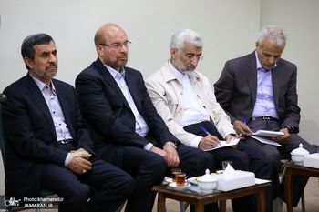 کپی برداری قالیباف از رئیس دولت بهار/ امیری فر: احمدی نژاد توهم دارد مردم به سمت او می روند 