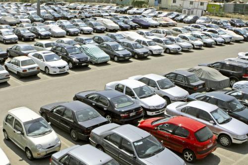 کاهش شدید قیمت خودرو در بازار1399/10/15