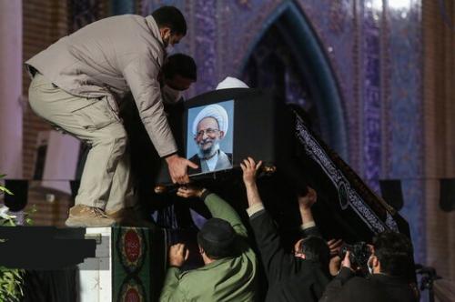 حرمت شکنی در مراسم تشییع آیت الله مصباح یزدی/دستور برخورد صادر شد