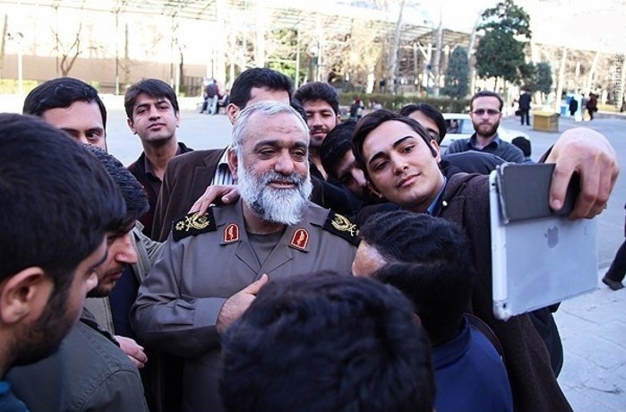 سلفی با سردار در دانشگاه تهران/عکس