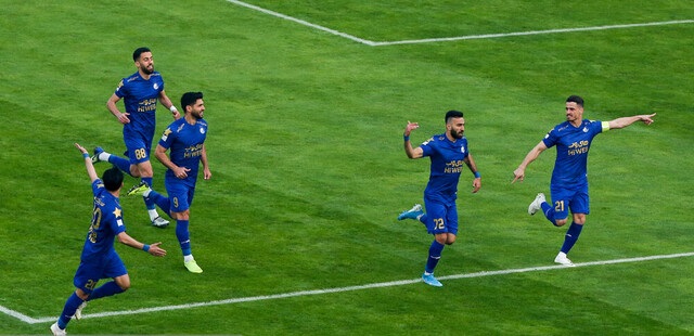 استقلال ۱ - پرسپولیس ۰/ دقیقه ۴۰