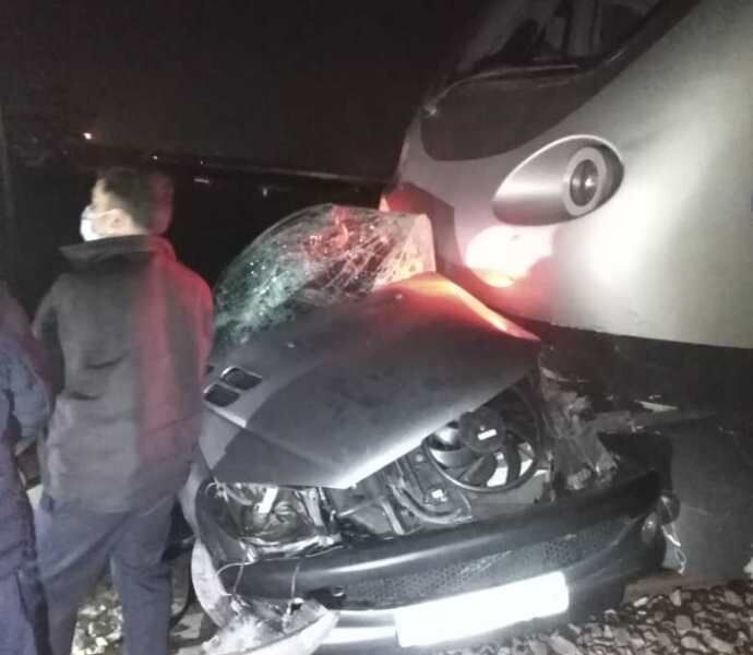 برخورد قطار با خودرو در کرج 