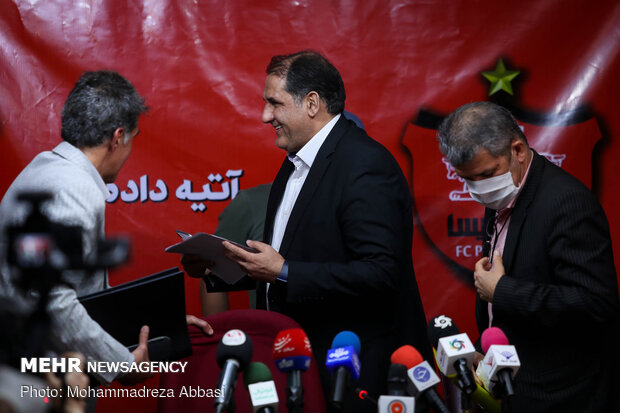 آتش اختلافات بر پیکر پرسپولیس مقابل چشم هواداران/جدایی دو بازیکن جنجالی از پرسپولیس قطعی شد