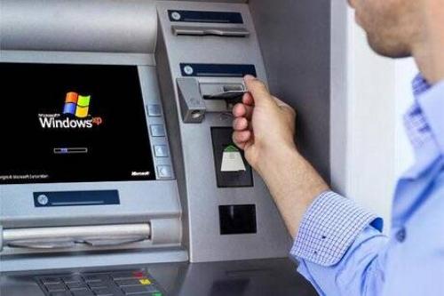 خطر انتقال ویروس کرونا در عابربانک‌ها +فیلم 