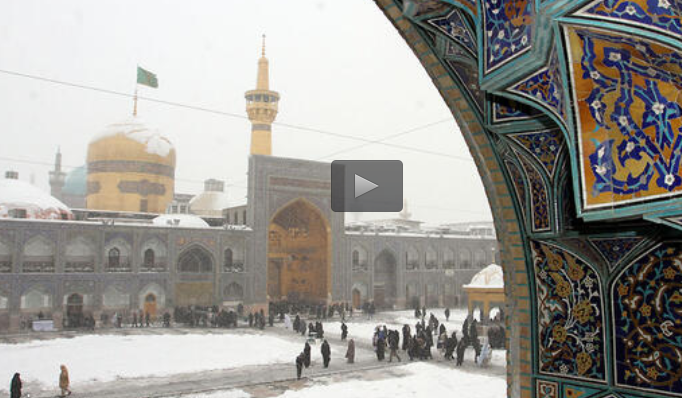 فیلم/ حال‌ و هوای برفی حرم مطهر رضوی