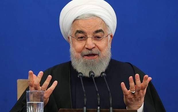 روحانی هنر خاصی در پرت کردن حواس مردم دارد