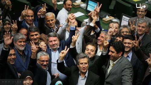 چرا اصلاح‌طلبان به تئوری "من نبودم دستم بود، تقصیر آستینم بود" روی آوردند؟