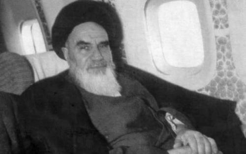 پاسخ شنیدنی امام به خبرنگار در هواپیما