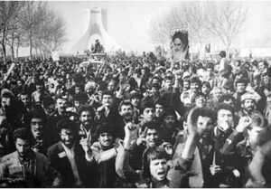 تنها پیکره سرنگون نشده در سال ۵۷ 