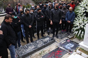حضور پرسپولیسی‌ها بر سر مزار میناوند و انصاریان 