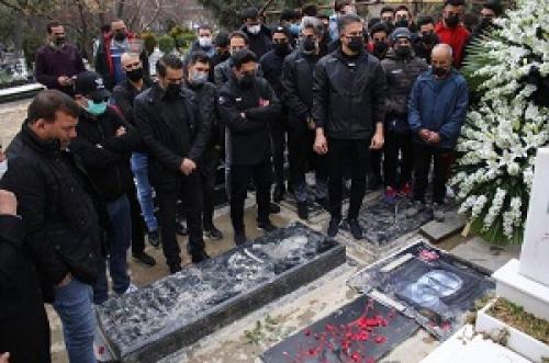 حضور پرسپولیسی‌ها بر سر مزار میناوند و انصاریان 