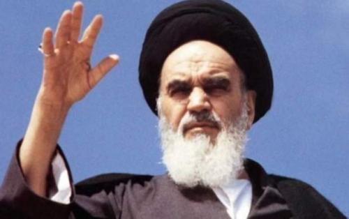 امام خمینی(ره) پای سخنرانی چه کسی می‌نشست؟