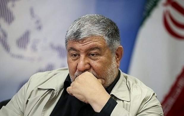 محافظی که برای نجات امام، او را در آغوش گرفت و دوید