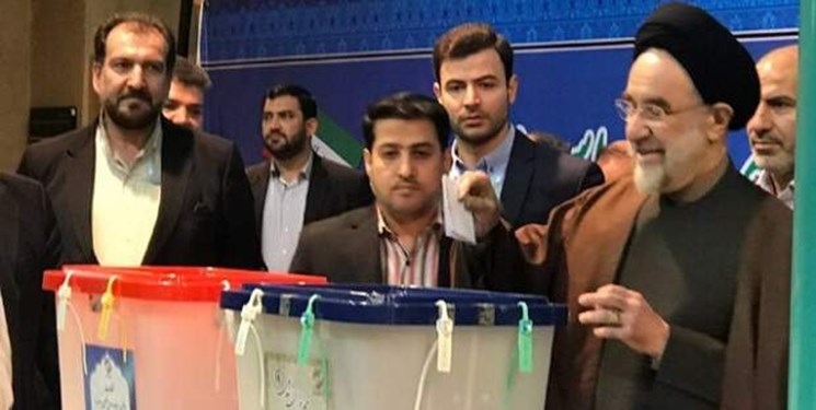 تصمیم خاتمی بر حذف تاجزاده و حجاریان از اتاق فکر اصلاحات/ حضور بازیگر ایرانی ضد انقلاب در جشنواره فیلم فجر +عکس