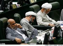 عکس یادگاری نمایندگان مجلس در سانتیاگو برنابئو 