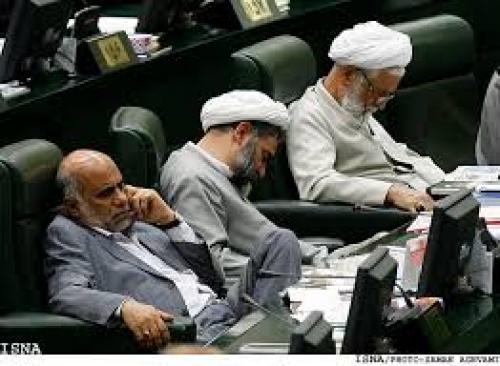 عکس یادگاری نمایندگان مجلس در سانتیاگو برنابئو 