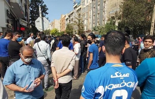 حمله لیدر‌های استقلال به هواداران مقابل مجلس