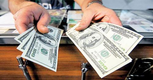 مقاومت دلار در مقابل کاهش قیمت
