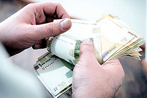 جدل بر سر حقوق ۲.۵ میلیون کارمند/ ۲ پیشنهاد مجلس برای افزایش حقوق 