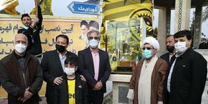 نصب اولین جام‌ قهرمانی سپاهان درگلستان شهدا
