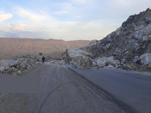 ریزش کوه منجر به بسته شدن جاده اَبَردِه در خراسان رضوی شد