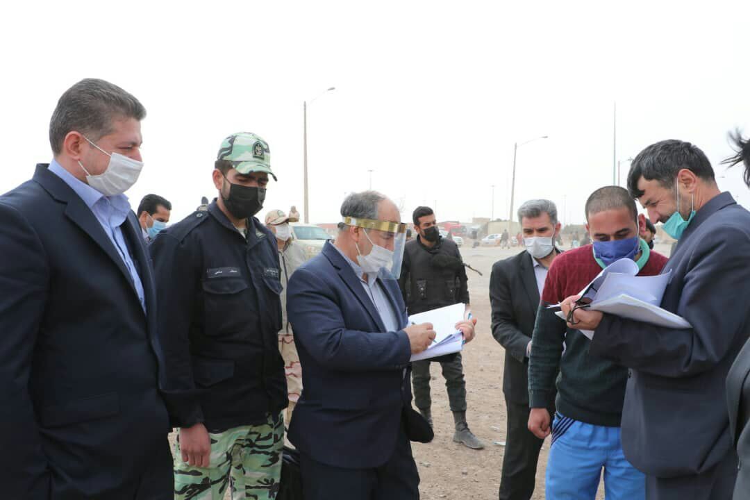 انتقال زندانیان افغانستانی از مرز دوغارون