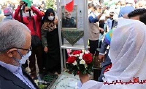 عکس/ عقد در جوار مزار حاج قاسم