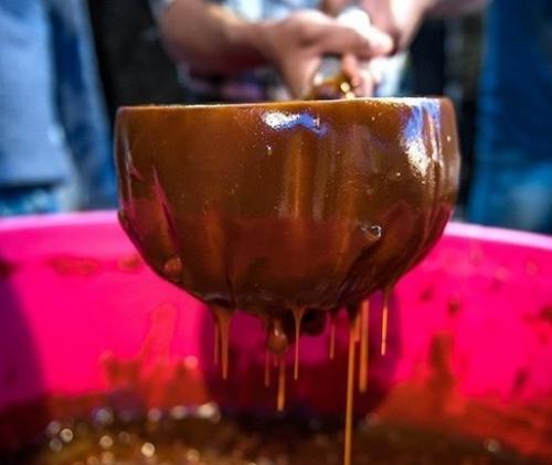  عکس/ پخت سمنو همزمان با تشییع شهید گمنام 