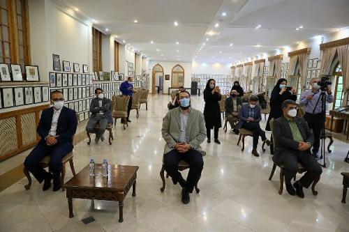 تمبرهای «پیشگامان هنر انقلاب و دفاع مقدس» رونمایی شد