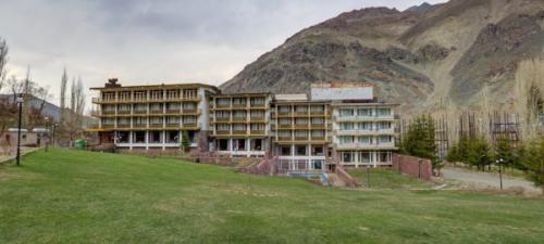 دیزین گل‌باران می‌شود 