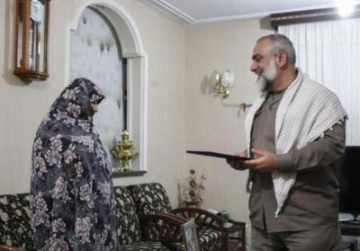 عکس/دیدار سردار نقدی باخانواده شهید باکری 
