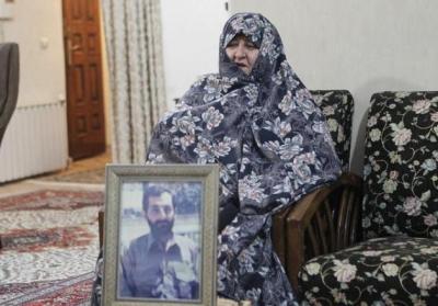 عکس/دیدار سردار نقدی باخانواده شهید باکری 