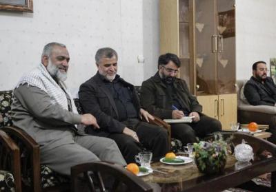 عکس/دیدار سردار نقدی باخانواده شهید باکری 