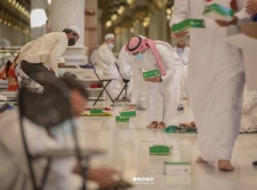 عکس/ ضیافت افطار در حرمین شریفین